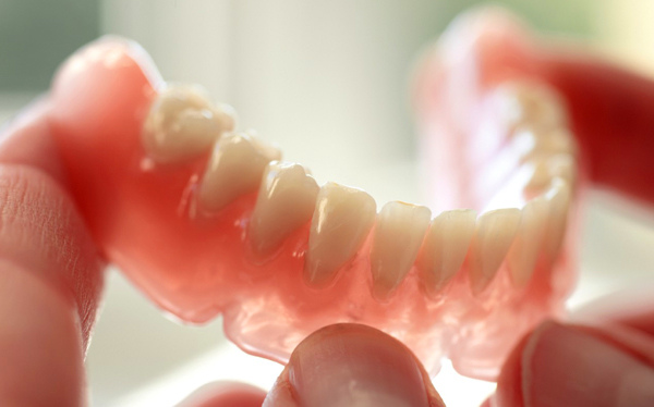 Протезирование зубов: какое лучше?