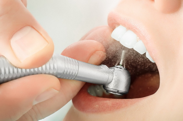 Ограничения к процедуре чистки зубов ультразвуком